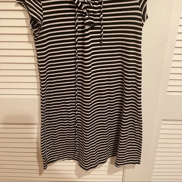 Black and White Stripped Dress - Picture 3 of 3